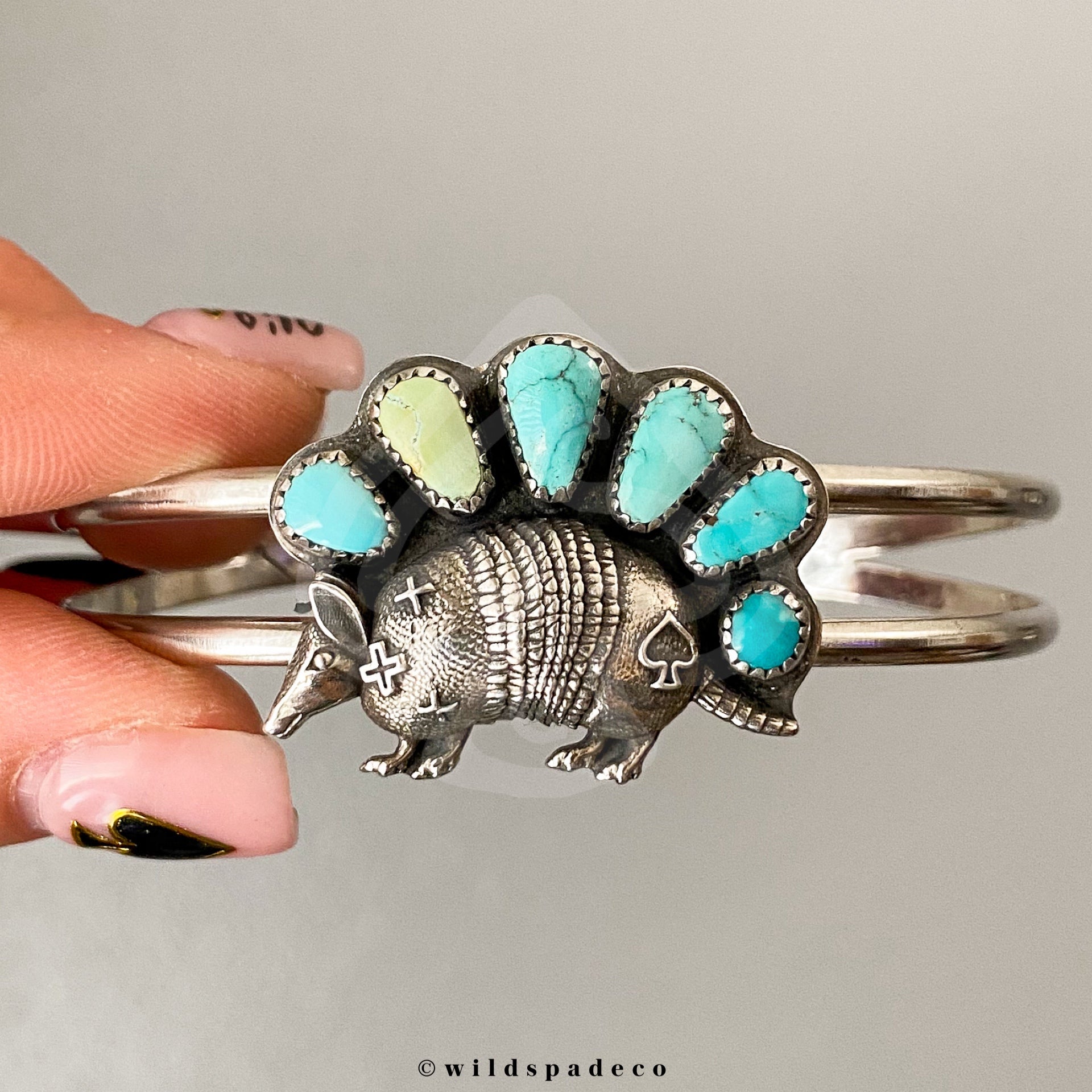 𝑳𝒂𝒓𝒈𝒆 Armadillo Cuff Bracelet